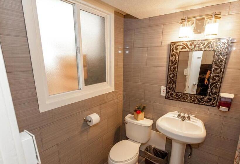 디럭스 룸, The Beach Waikiki Boutique Hostel