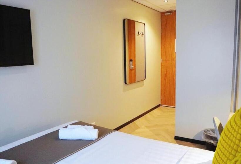 Quarto Economy, Fogo Amsterdam