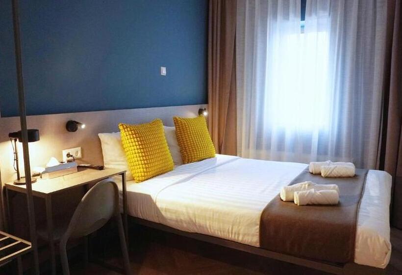 Quarto Economy, Fogo Amsterdam