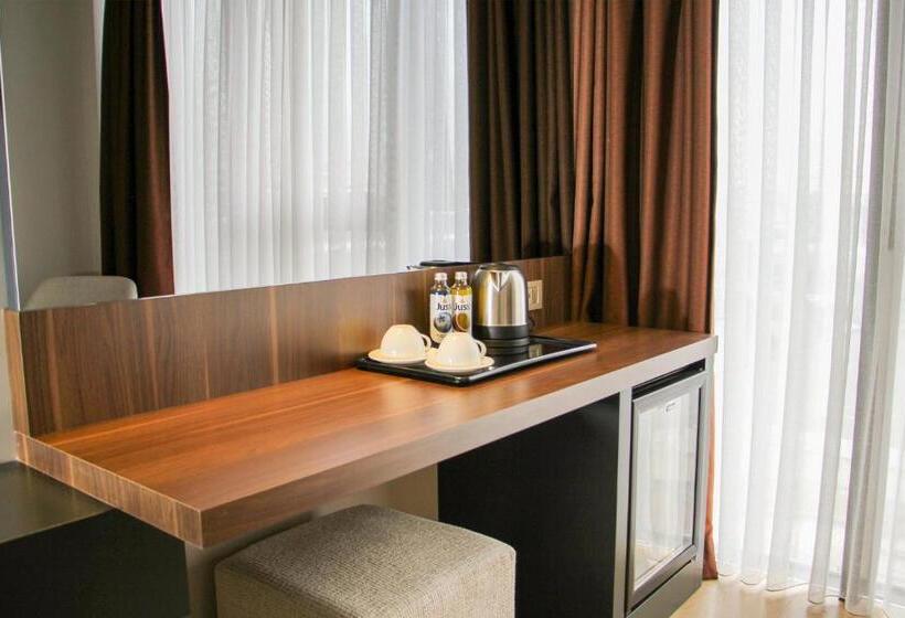 اتاق لوکس با تخت بزرگ, S Class Hotel Convention Center