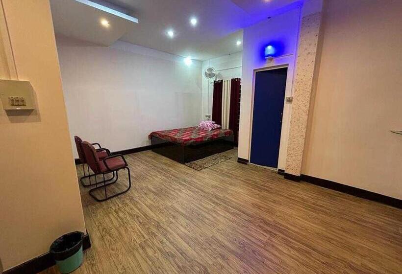 اتاق کلاسیک سه تخته, Oyo Ganapati Bhawan Homestay