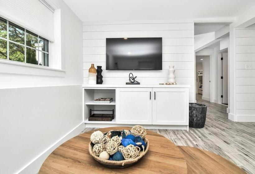 Семейный Номер, Hill House Mashpee