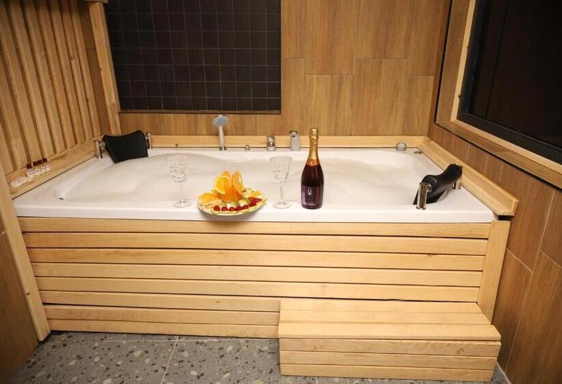 سوییت لوکس, Rush Hotel Tokat