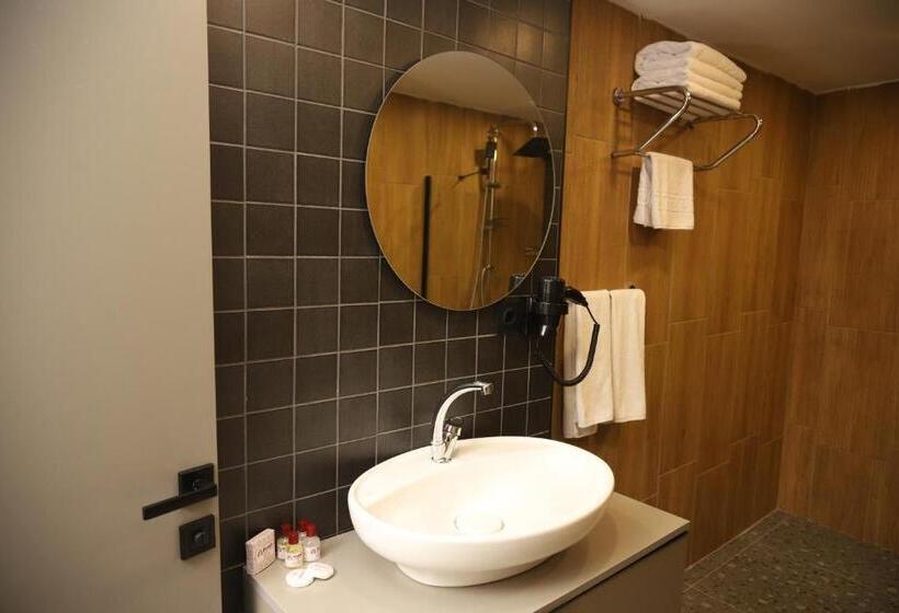 اتاق لوکس خانوادگی, Rush Hotel Tokat