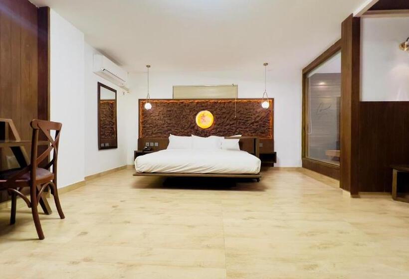 اتاق سوپریور با تخت بزرگ, Signature By Hotel Crown Inn