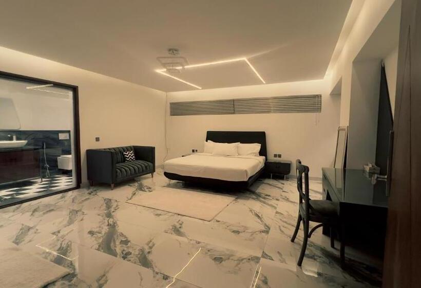 اتاق سوپریور با تخت بزرگ, Signature By Hotel Crown Inn
