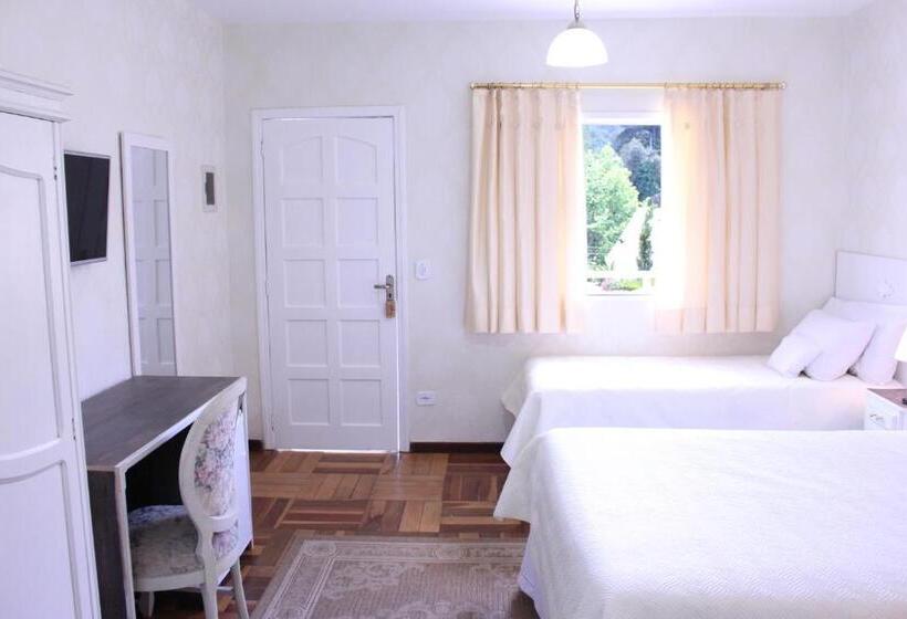 اتاق استاندارد سه نفره, Pousada Suisse