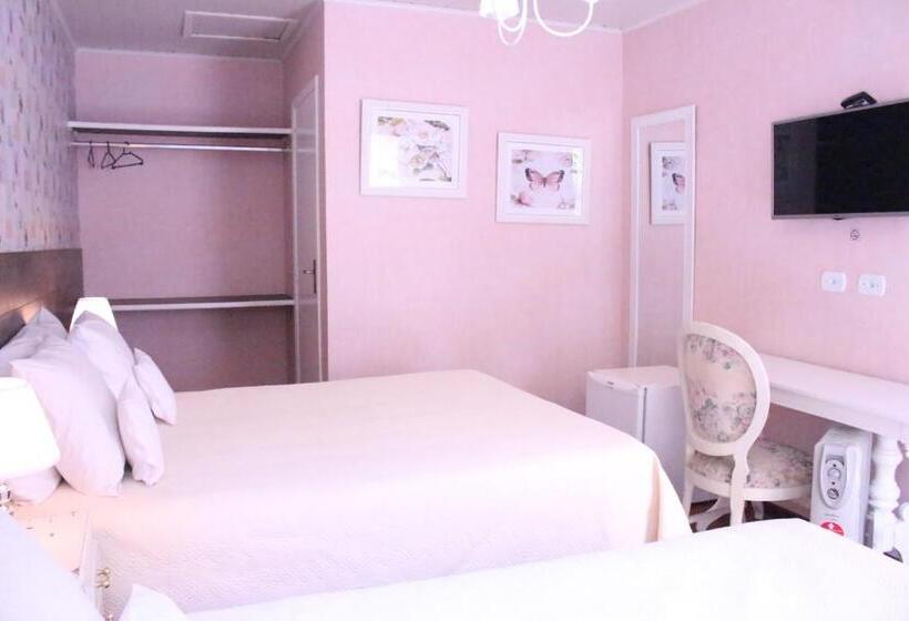 Quarto Triplo Estandar, Pousada Suisse
