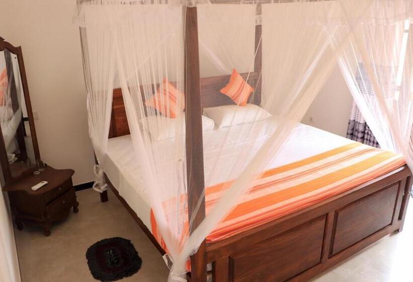 اتاق لوکس با بالکن, Welcome Inn Mirissa