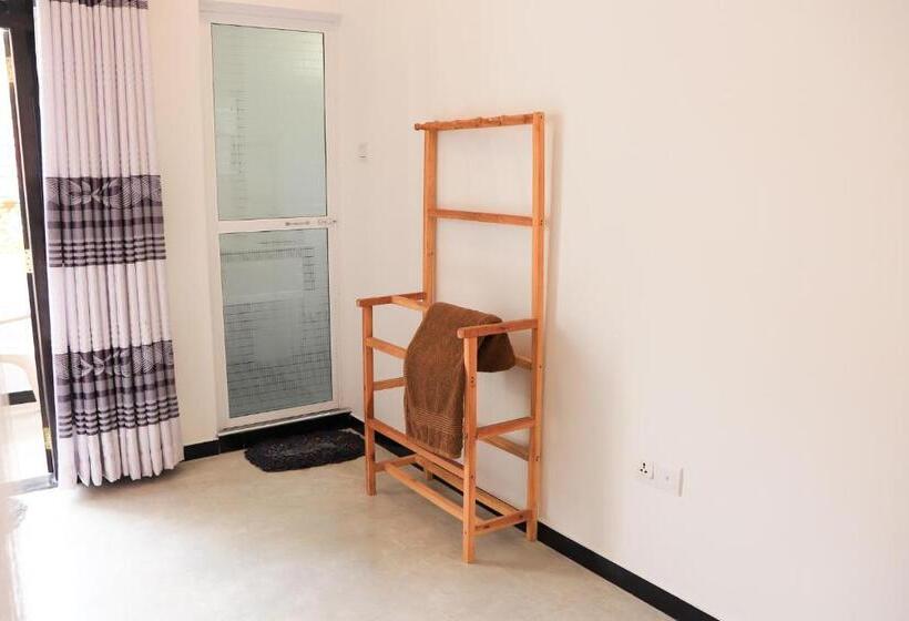 اتاق لوکس سه تخته, Welcome Inn Mirissa