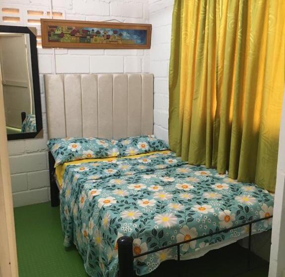 带共用浴室的标准房间, Casa Universitaria El Trebol
