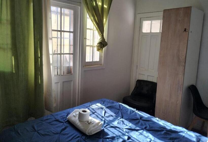 اتاق استاندارد با سرویس بهداشتی مشترک, Wild Bellavista Hostel
