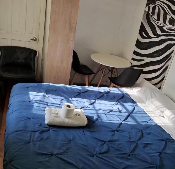 اتاق استاندارد با سرویس بهداشتی مشترک, Wild Bellavista Hostel