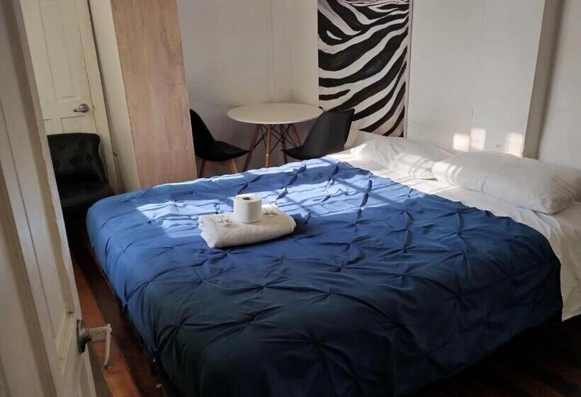 اتاق استاندارد با سرویس بهداشتی مشترک, Wild Bellavista Hostel