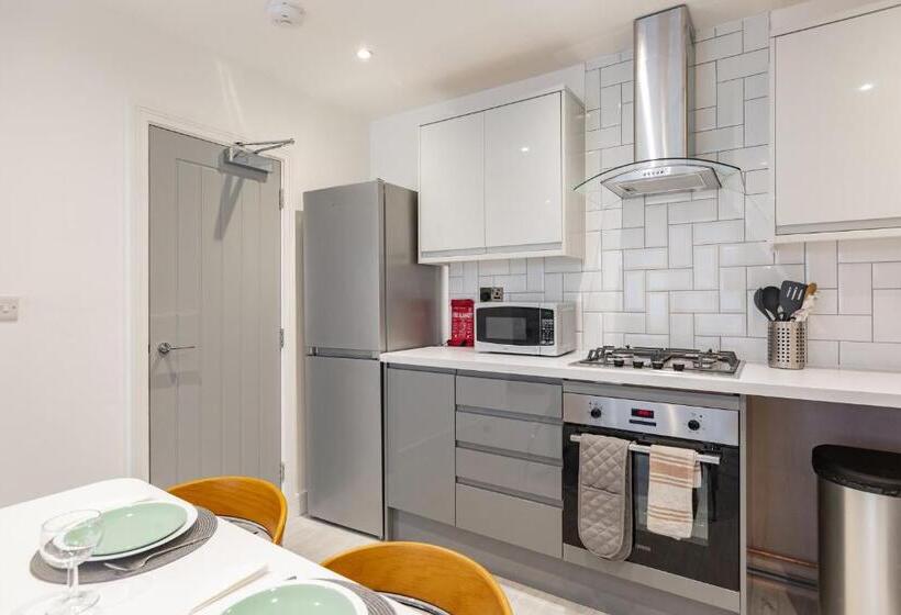 Апартаменты 1 Спальня, Pembroke Heights