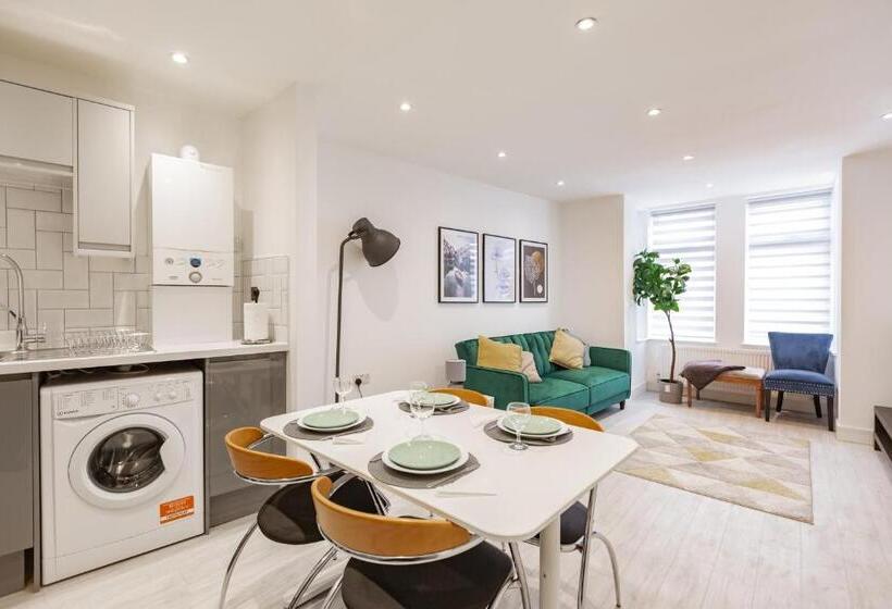 Апартаменты 2 Спальни, Pembroke Heights