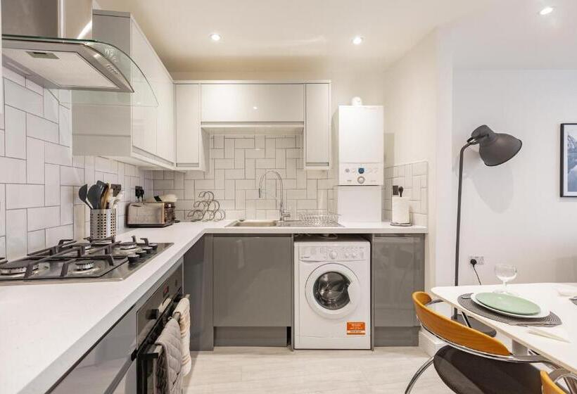Апартаменты 2 Спальни, Pembroke Heights