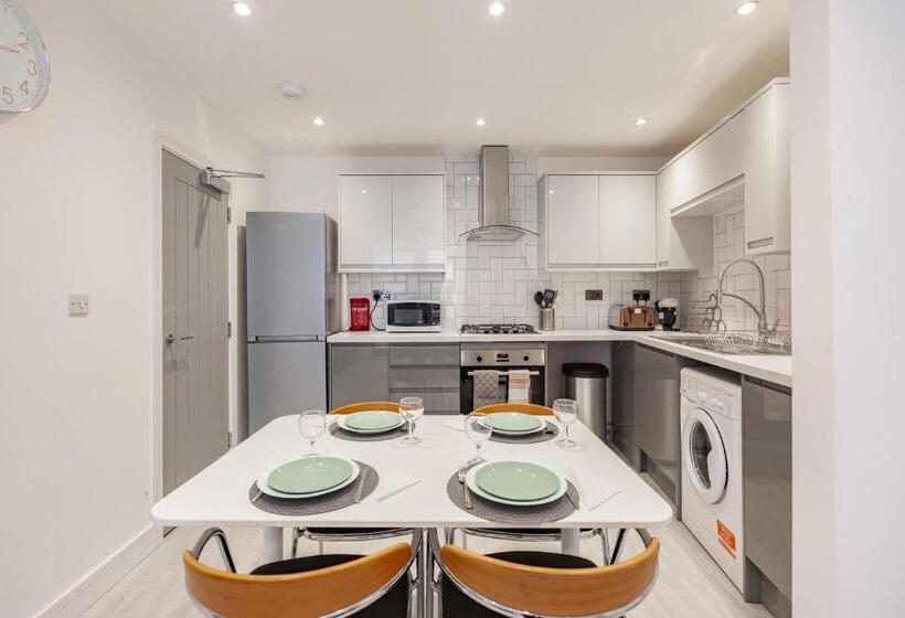 Апартаменты 1 Спальня, Pembroke Heights