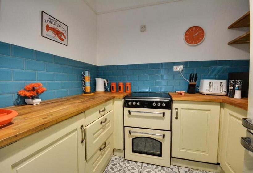 Апартаменты 1 Спальня, Cosy 2bd Flat Near City And Beach   30 Percent Off Long Term Bookings