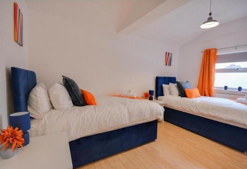 Апартаменты 1 Спальня, Cosy 2bd Flat Near City And Beach   30 Percent Off Long Term Bookings