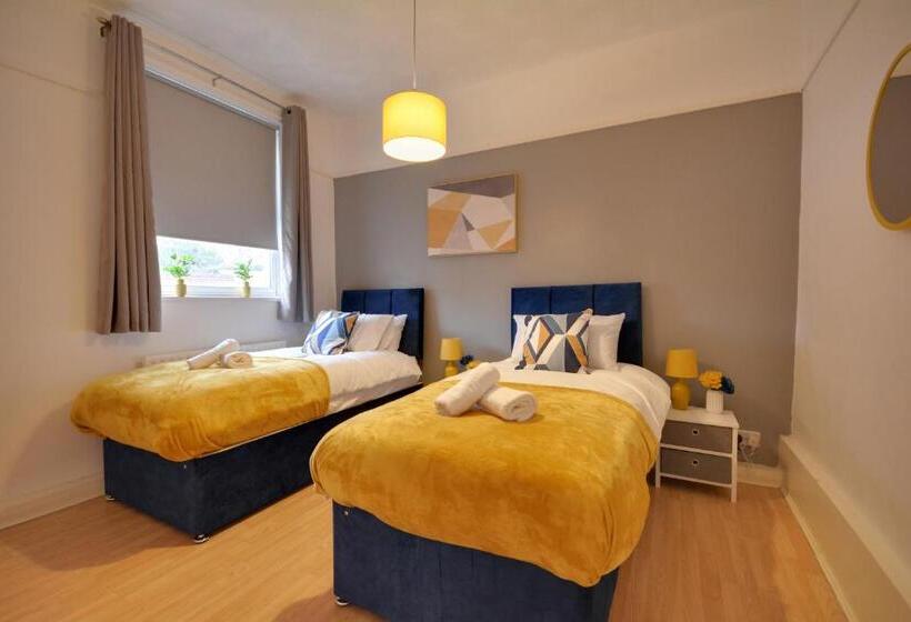 Апартаменты 1 Спальня, Cosy 2bd Flat Near City And Beach   30 Percent Off Long Term Bookings