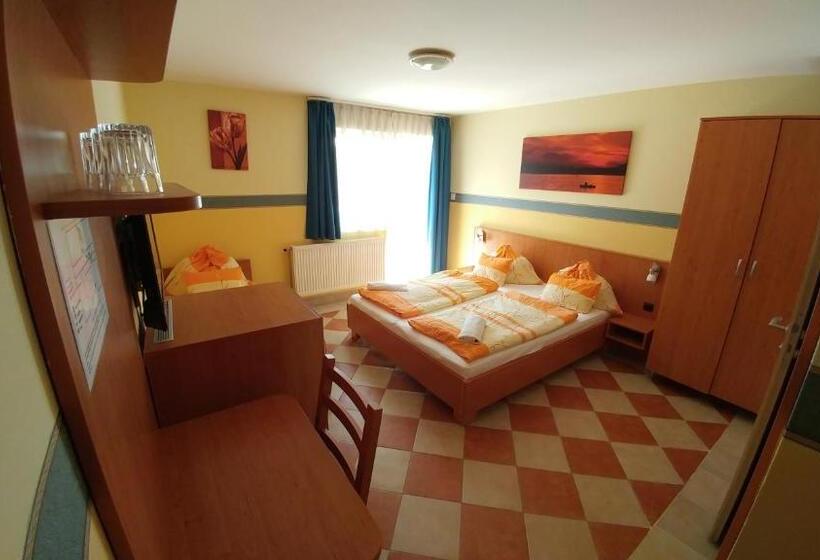اتاق استاندارد سه نفره, Green Guesthouse Balatonfüred