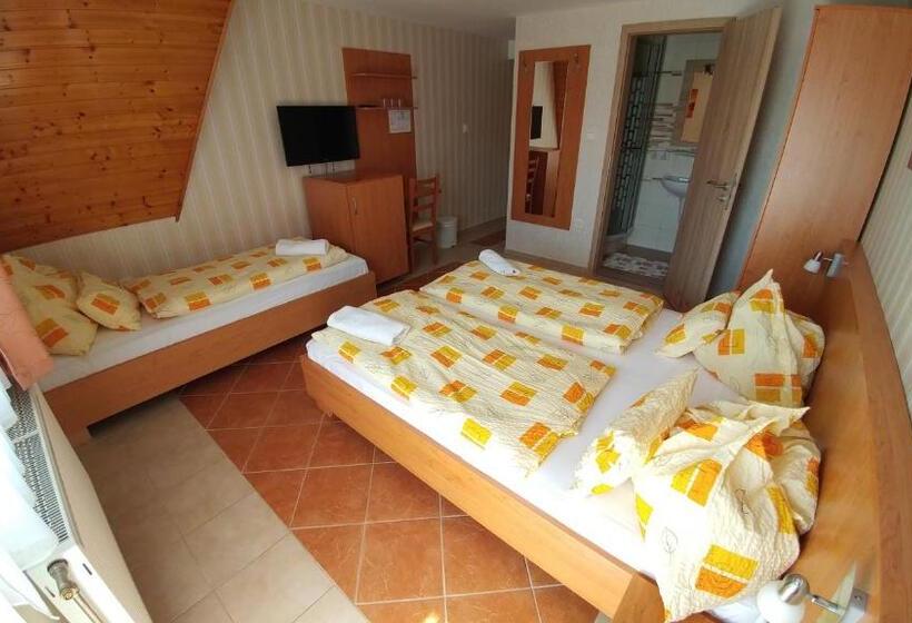 اتاق استاندارد سه نفره, Green Guesthouse Balatonfüred