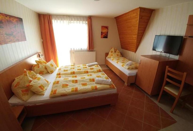 اتاق استاندارد سه نفره, Green Guesthouse Balatonfüred