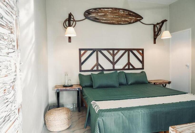 غرفة قياسية مطلّة علي البحر, Point Break Varkala
