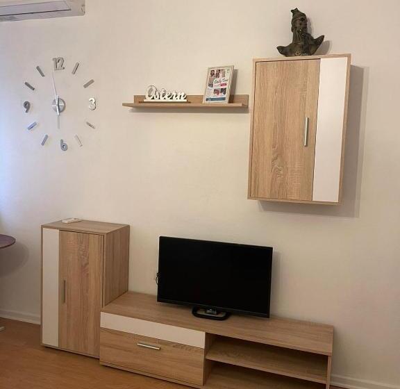 이코노미 룸, Budget Retreat Tirana & Studios