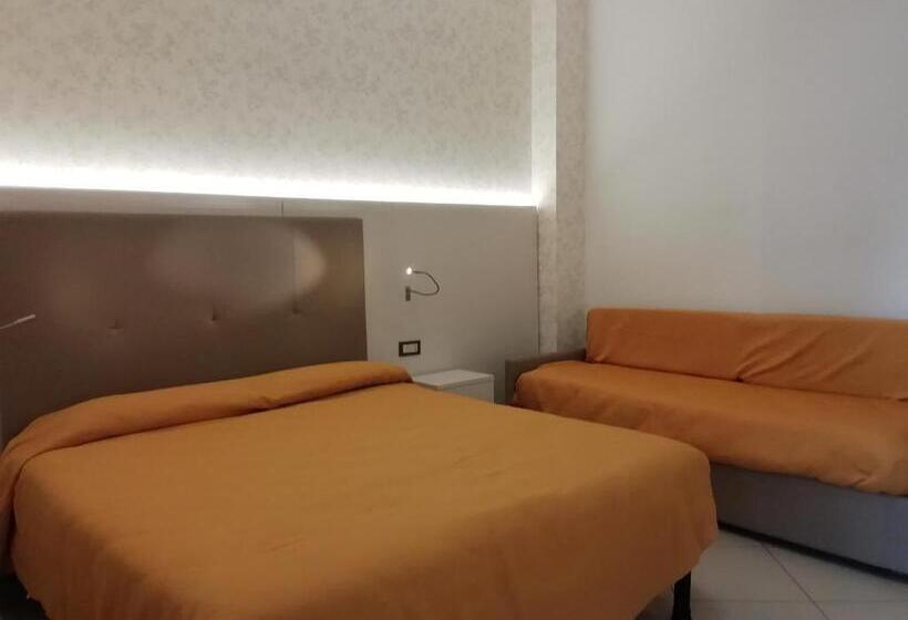 Habitación Triple Clásica, B&b Metropols Sottomarina