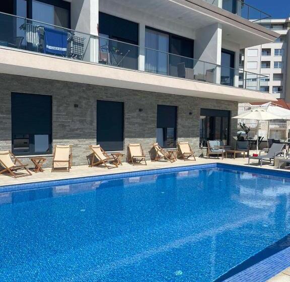 اتاق استاندارد با چشم‌انداز استخر, Elia Hotel Residence