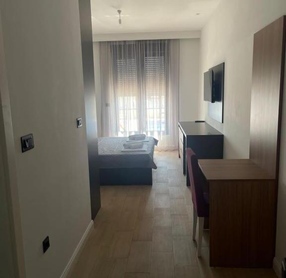 اتاق استاندارد با چشم‌انداز استخر, Elia Hotel Residence