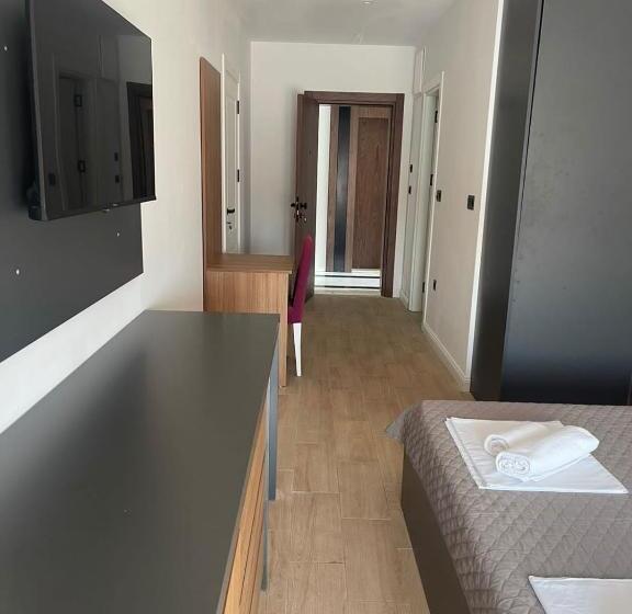 اتاق استاندارد سه نفره, Elia Hotel Residence