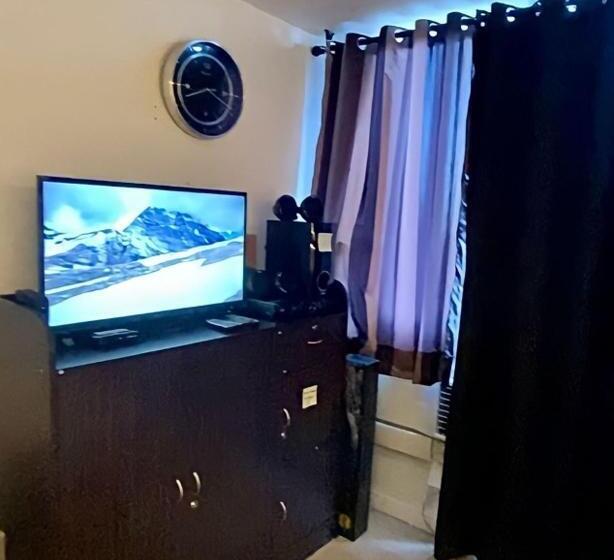 스탠다드 발코니 스튜디오, 1 Bedroom Unit With Massage Chair, Karaoke, Smart Tv At Azure Urban Resort
