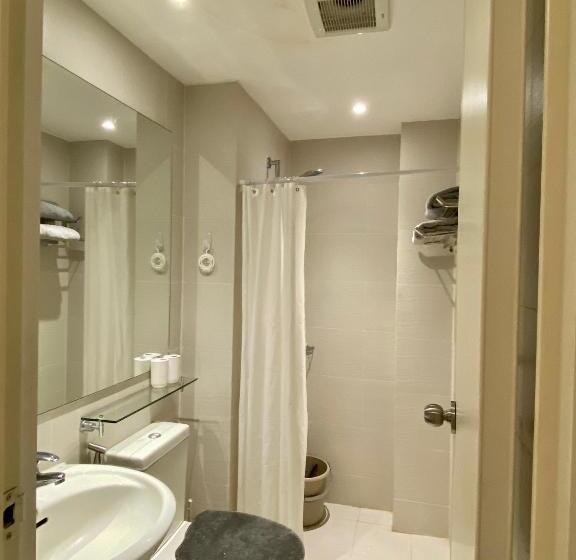 스탠다드 발코니 스튜디오, 1 Bedroom Unit With Massage Chair, Karaoke, Smart Tv At Azure Urban Resort