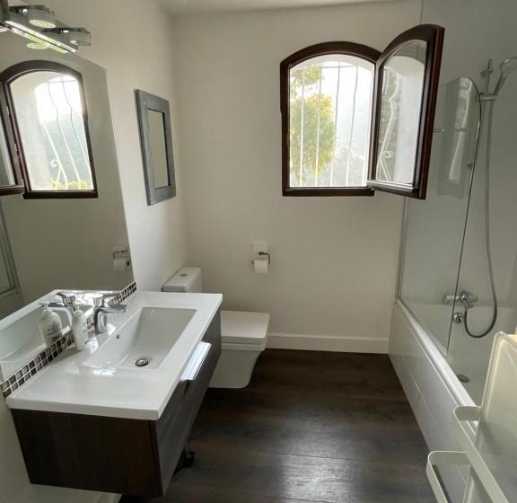 اتاق لوکس با چشم‌انداز دریا, Bed & Breakfast At Villa Monti
