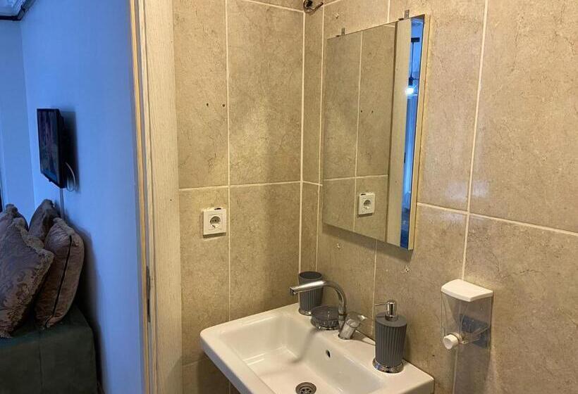 Полулюкс Повышенной Комфортности, La Perato Suites