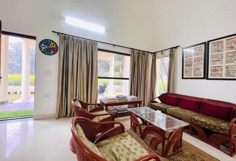 Вилла 2 Спальни, Willow Woods Farmhouse By Bedchambers Gurgaon