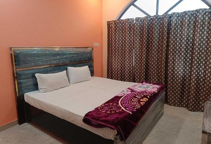 Трехместный Номер Классика, Oyo Purvi Ganga P.guest House