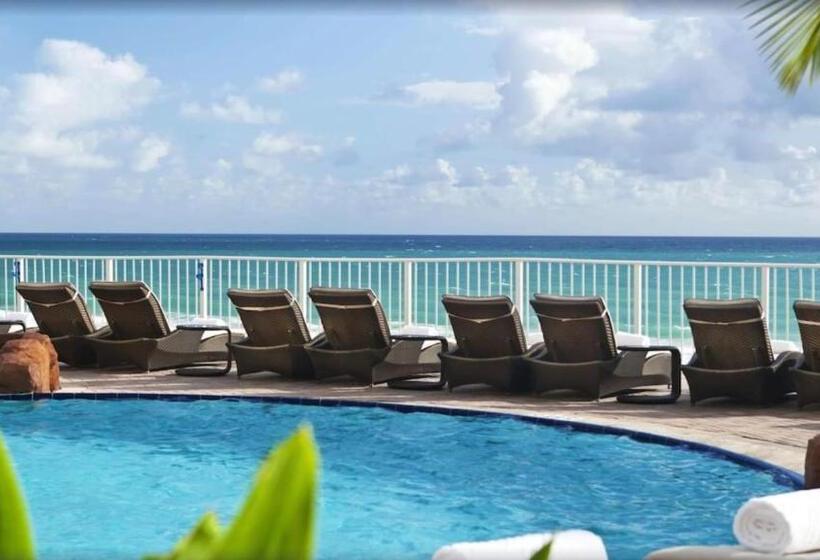 منزل غرفة نوم واحدة, Sunny Isles Bayfront: Deluxe Studio Retreat