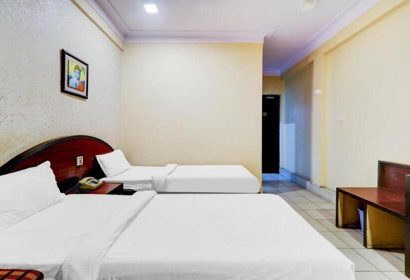 اتاق کلاسیک سه تخته, Collection O Hotel H P