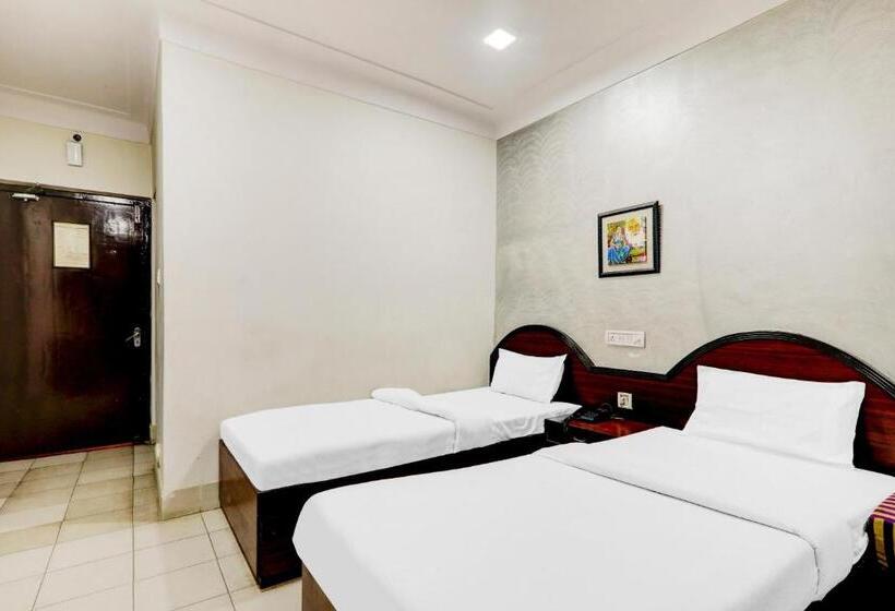 اتاق کلاسیک سه تخته, Collection O Hotel H P