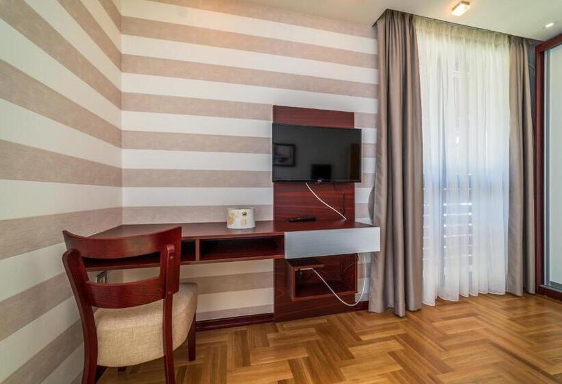 آپارتمان 1 خوابه با بالکن, Vila Valentina