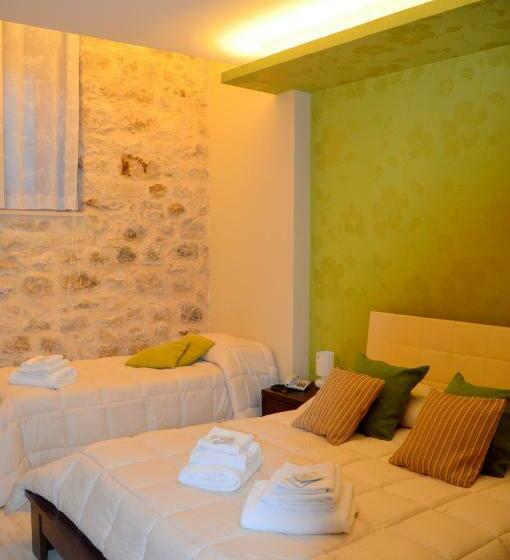 اتاق استاندارد سه نفره, Abraxia B&b
