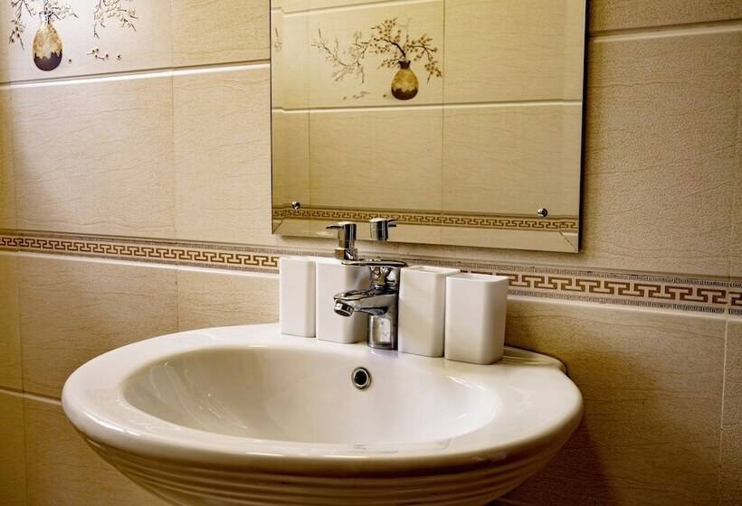 Deluxe Studio, Gramo Suites