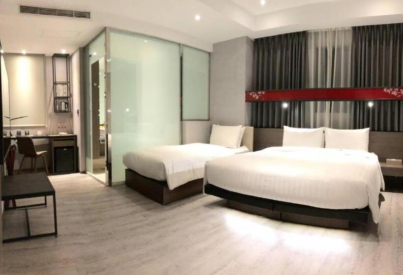 اتاق لوکس سه تخته, City Place