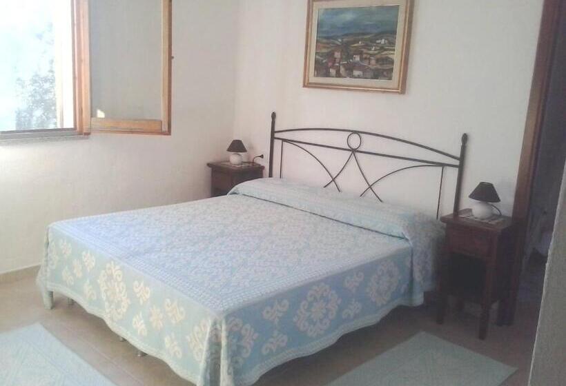 اتاق راحتی سه تخته, Le Sughere