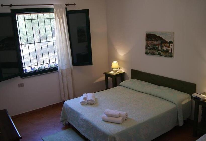 اتاق راحتی سه تخته, Le Sughere