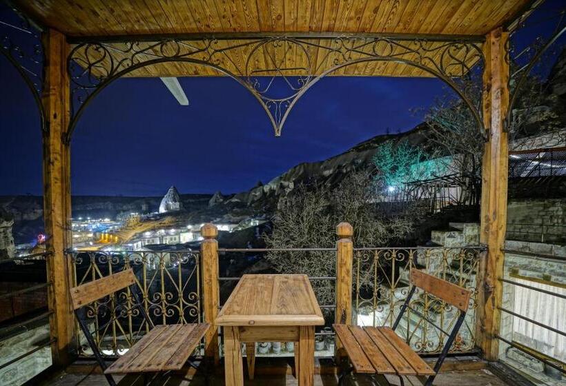 Четырехместный Номер Стандарт с Балконом, Naraca Cave House